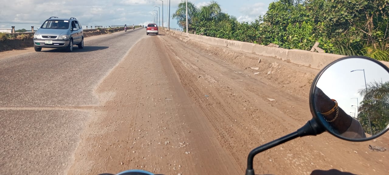 Update: Epe Berger Bridge Clog of Sand Cleared as Motorist Call for More Sustainable Intervention.