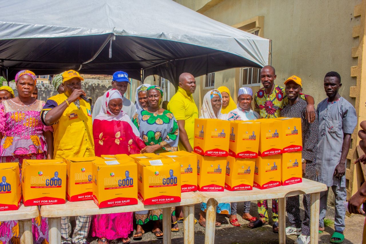 Epe ECF Leaders Extol Tokunbo Abiru’s Compassion as Lawmaker Distributes Palliatives to Epe Beneficiaries Amidst Fuel Subsidy Removal.
