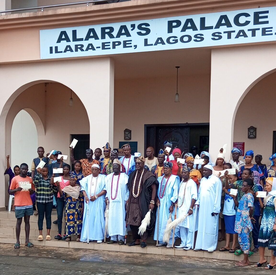 Alara of Ilara Kingdom Empowers Eredo LCDA Residents on His 56th Birthday with Cash and Palliatives