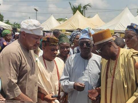 6 Crowns, 1,200 Petty Traders: Anomo’s SUVs, 60M Grant Shake Lagos.