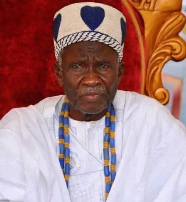 “A King of Peace Has Fallen”: Oluomo of Epe Pays Emotional Tribute to Late Olu-Epe, Visits Family.