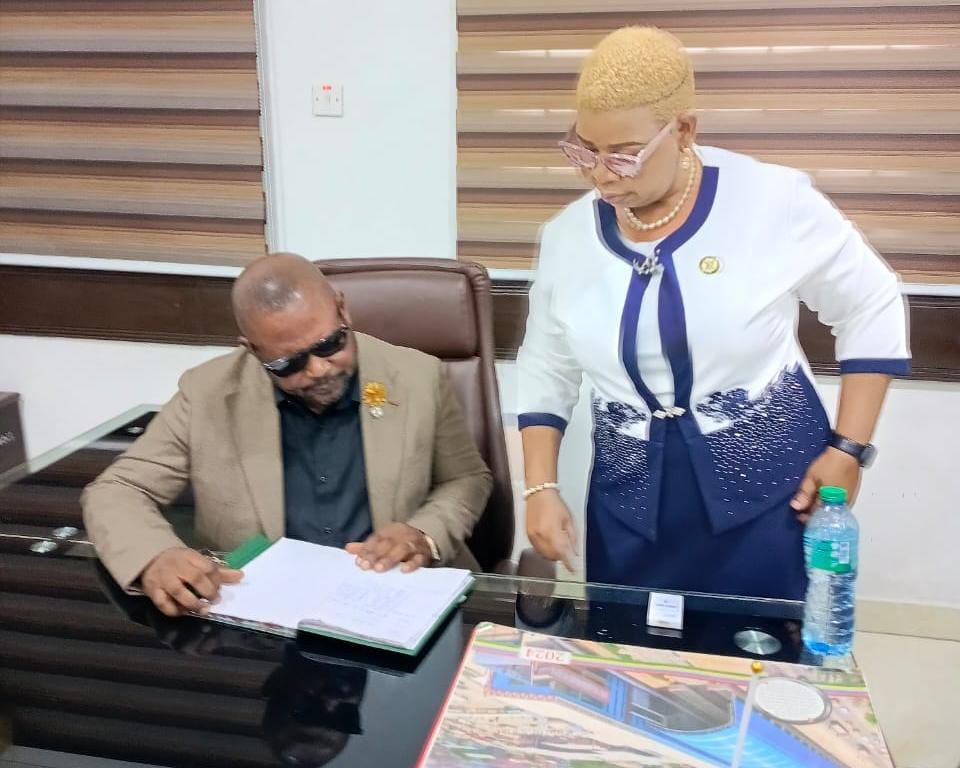 Change of Baton: Osinaike Takes Helm at Education District III as Idowu Bows Out.